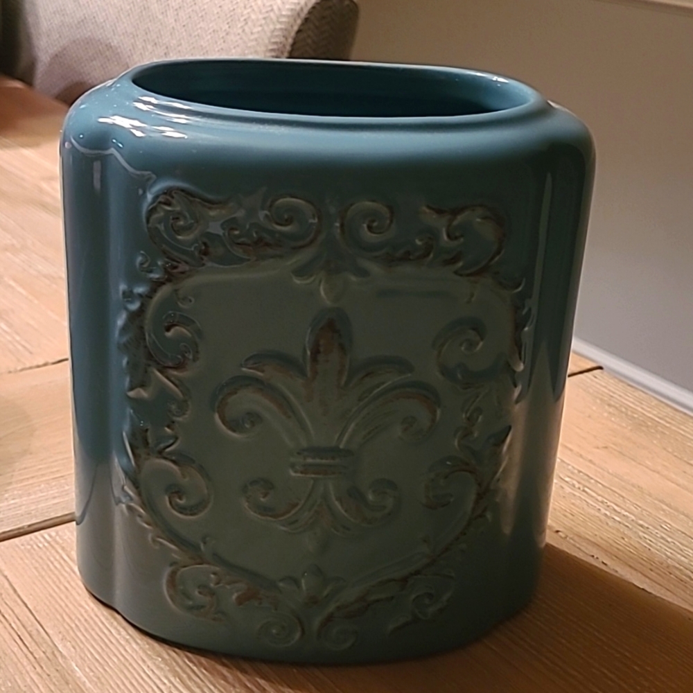 American Atelier canister or vase 7 inches by 7 inches oval shaped stoneware